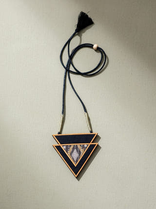 Wood Triangular Necklace Brown WHE
