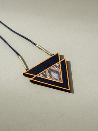 Wood Triangular Necklace Brown WHE