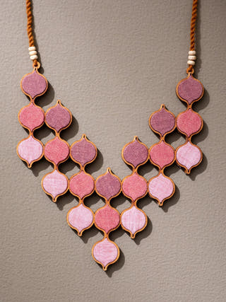 Wood Adjustable Necklace With Pink Shades WHE