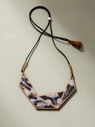 Kalamkari Wood Adjustable Triangle Necklace Black And Beige WHE