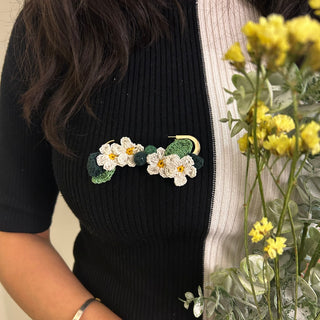 White Daisies crochet brooch on a metal pin Ikriit'm