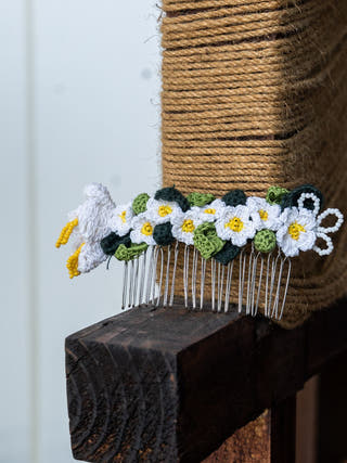 White Daisies Hair Comb