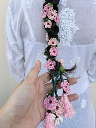 Pink and Peach Daisies Parandi Ikriit'm