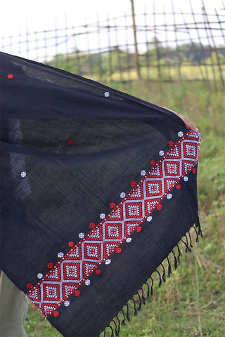 Gai Gamek Handwoven Stole Black