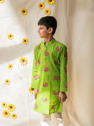 A Graceful Peacock Green Ethnic Wear