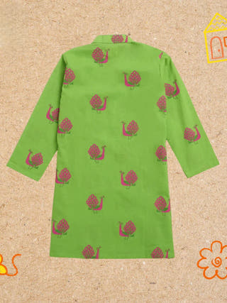 A Graceful Peacock Green Ethnic Wear