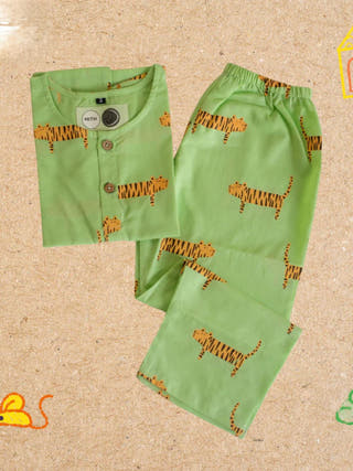 Augustus Tiger Green Unisex Nightdress