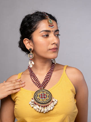 Hand Embroidered Multicolor Maang Tika