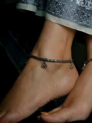 925 Silver Self Txtured Anklets With Ghungroo Swadeshi Pitara