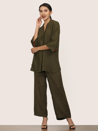 Olive Split V-Neck Top Saltpetre Olive