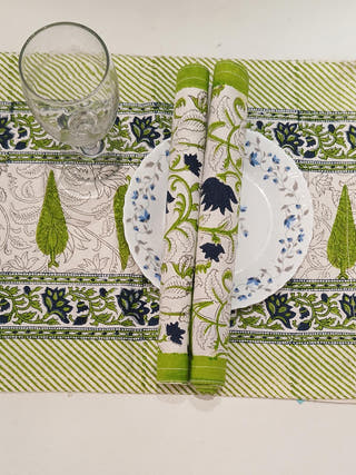 Green and White Runner and Mats - Set of 6