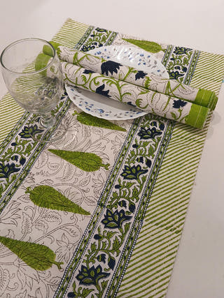 Green and White Runner and Mats - Set of 6