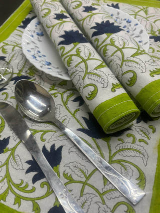Green and White Runner and Mats - Set of 6