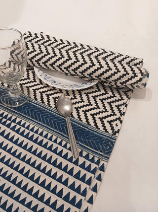 HandBlock Print Zig-zag Table Runner and Mats - Set of 6