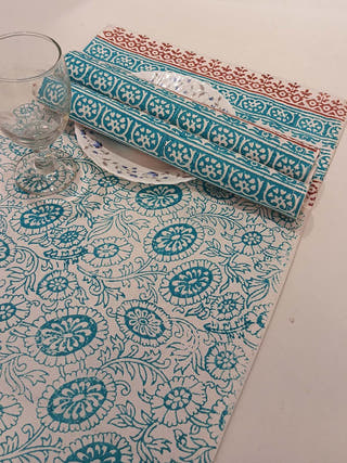 Table Runner and Mat Set of 6