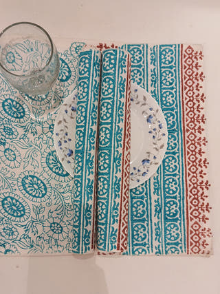 Table Runner and Mat Set of 6
