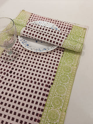 Table Runner and Mat Set of 6 with Border