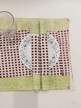 Table Runner and Mat Set of 6 with Border
