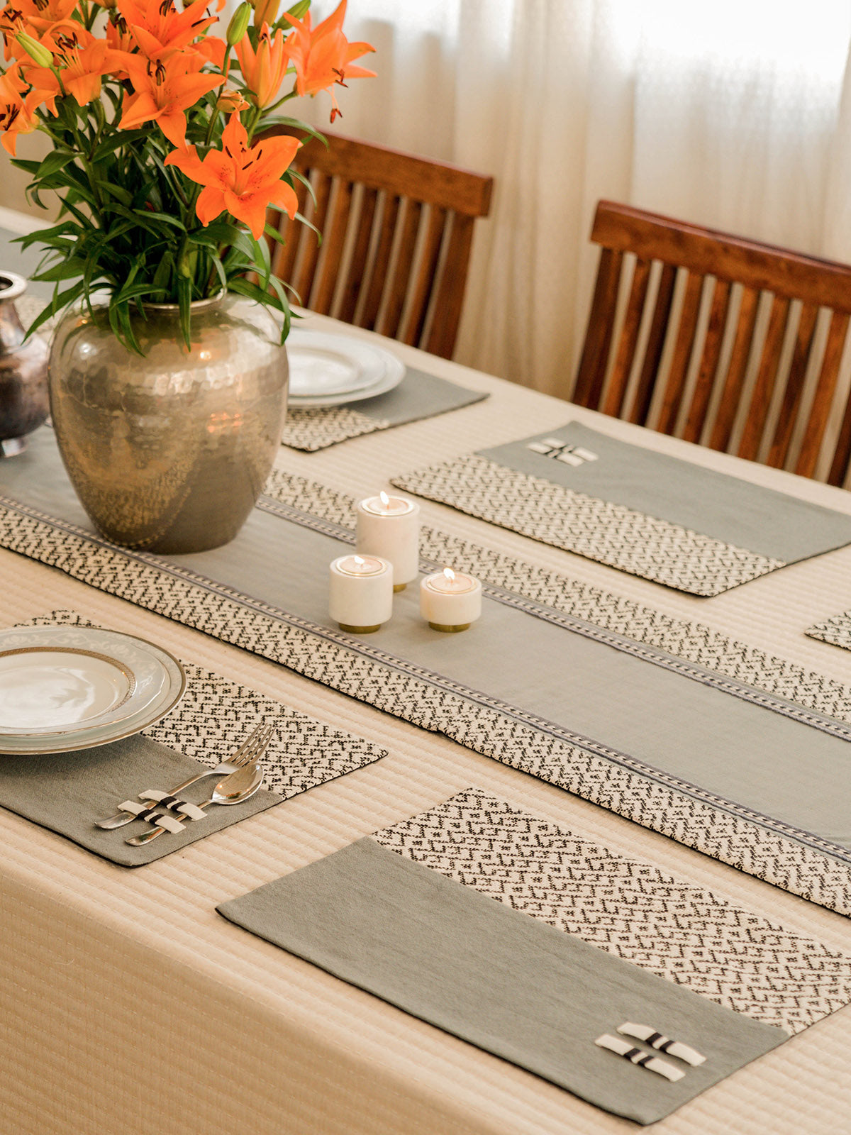 Aeolus Dining Set Of A Table Runner And 8 Table Mats Grey
