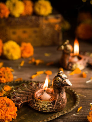 Neck Peacock T Light | Set of 4