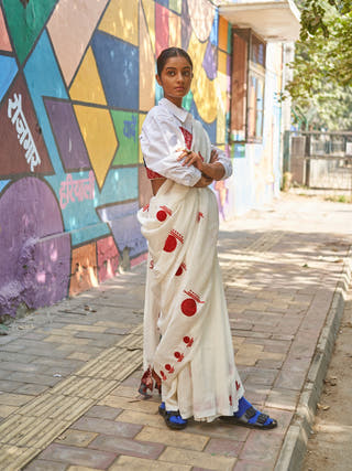 White Embroidery Bindi Linen Saree