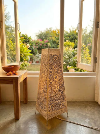 Nimmalakunta Tholu Bommalata Pushpavalli Heritage Leather Lamp - White