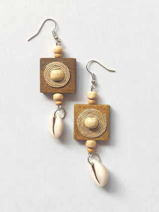 Wood Cowry Earring Whe