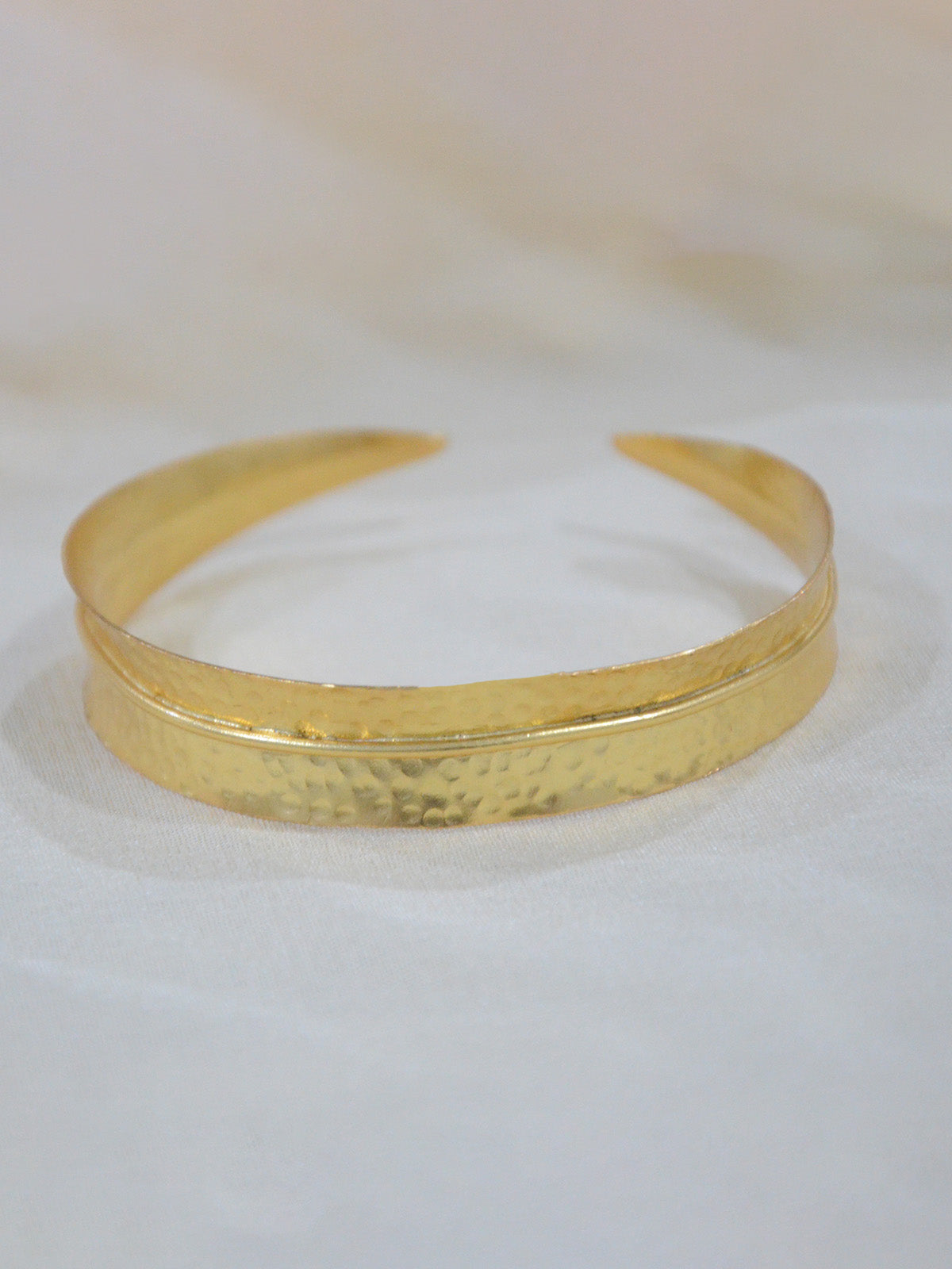 Dira Bangle Plain Gold Set of 2