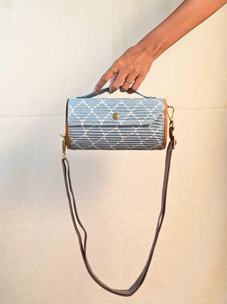 Frost Night Round Clutch Lukka Chuppi