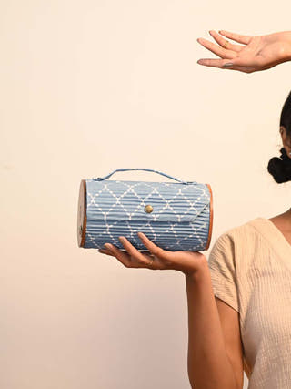 Frost Night Round Clutch Lukka Chuppi