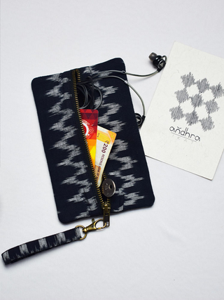 Ikat Wristlet Sonica Sarna