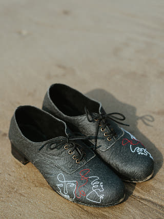 SLOW Derbys Charcoal Sole Stories