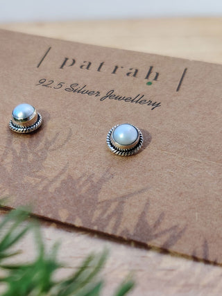 Small studs Patrah